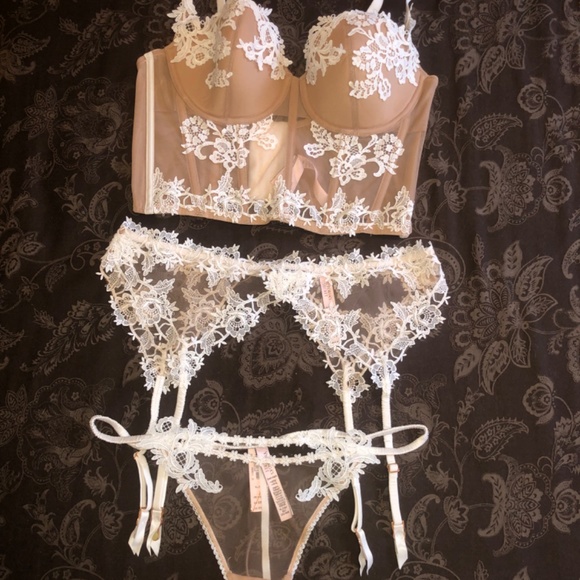 Victoria’s Secret Primrose Floral Appliqué Bridal Bustier Thong Garter Set NEW - Picture 4 of 14